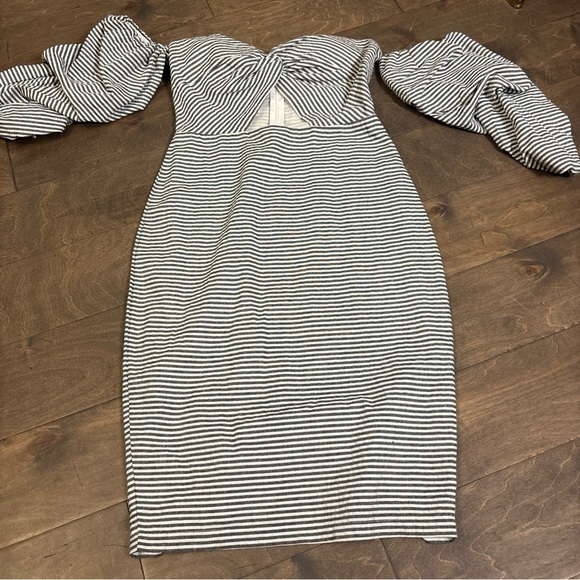 Chic Striped Long Sleeve Dress - Picture 4 of 6